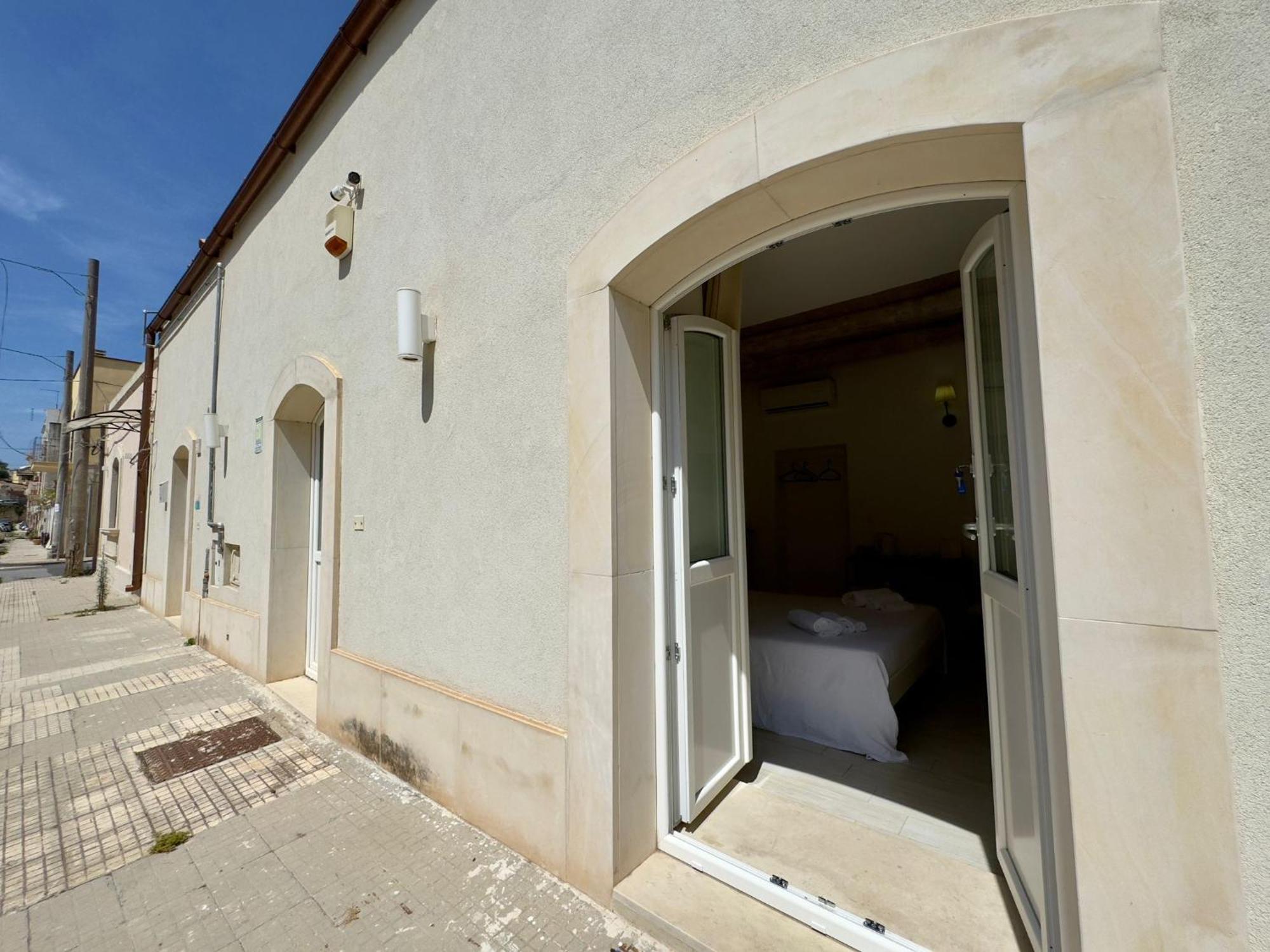Re Bafe Hotell Syracuse Eksteriør bilde